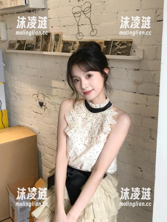 我就是在“17c吃瓜”app上，边吃瓜边感受到黑料的日常，哦，这种滋味～
