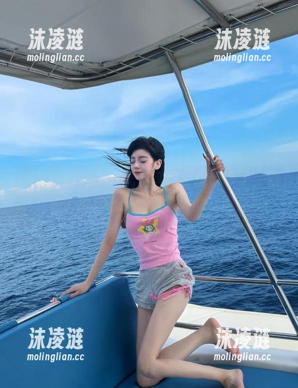 911黑料官网：瓜吃多了，别忘了给自己留嘴巴够大的空间！