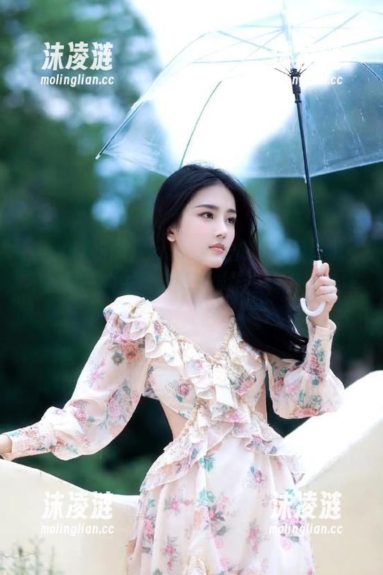 在www.吃瓜导航里，瓜可不是唯一的主角，顺便带上些“八卦调味料”嘛！