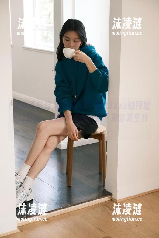 被黑料不打烊tttzzz的网址入口吸引，心里默默期待接下来会发生什么。