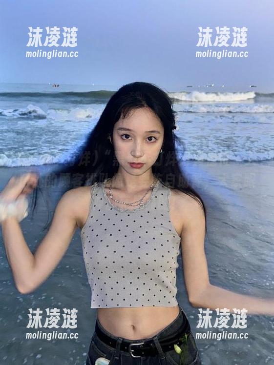 “黑料不打烊万里长征”入口处的顾客排队像是要吃自助餐，大家眼神都亮晶晶的！