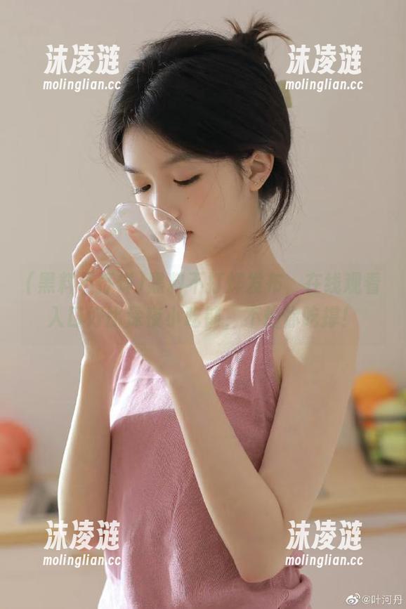 黑料不打烊发布，在线观看入口好比深夜小吃铺，不怕你吃撑！
