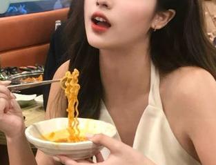 真有趣，黑料吃瓜网网址有新消息，前几天那个网红竟然……啧啧！