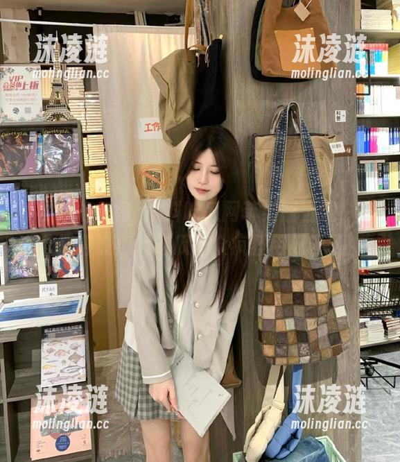 黑料吃瓜网 黑料吃瓜网苹果版上线,抱歉又得被广大吃瓜群众疯狂用瓜砸了!