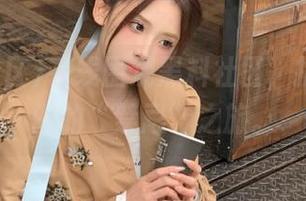 在线围观黑料社区，指尖滑动间的“禁忌”之旅。