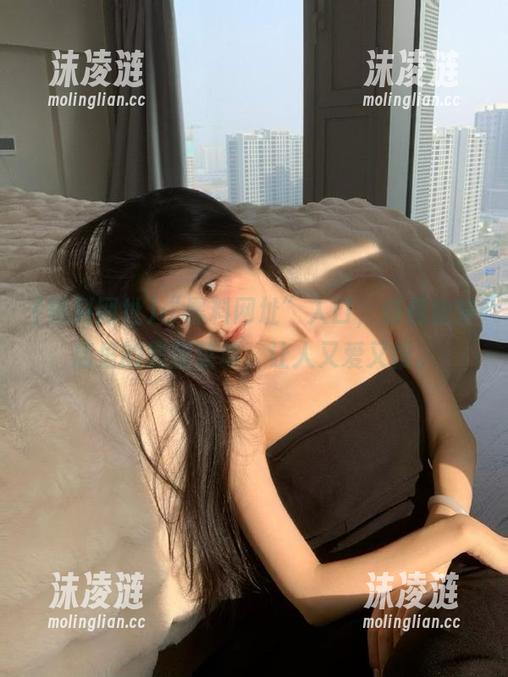 黑料网址 “黑料网址”入口,仿佛快餐店里的黑暗菜单,让人又爱又恨。
